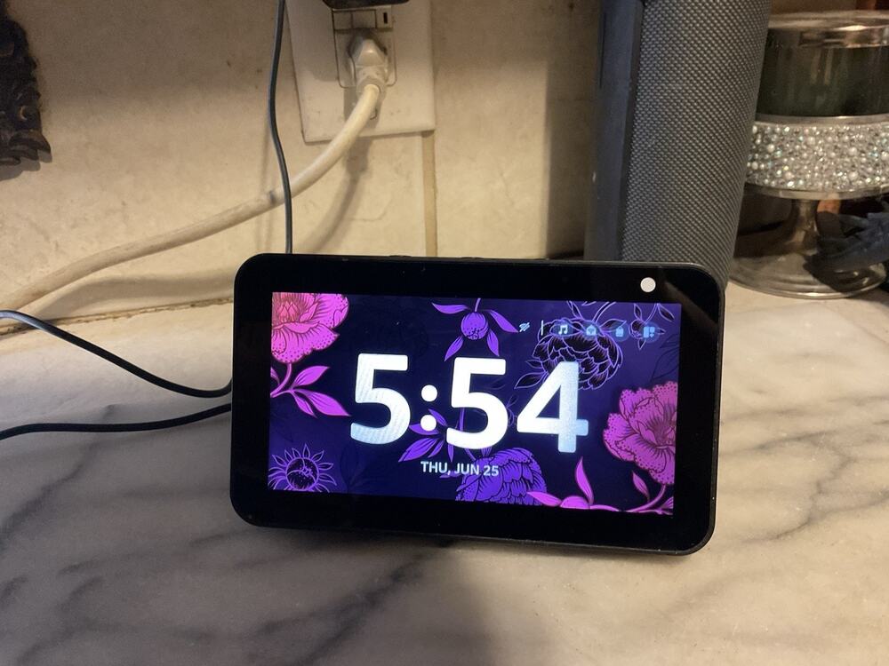 Amazon Echo Show 5 Alexa Smart Display 1st Generation Charcoal Black H23K37
